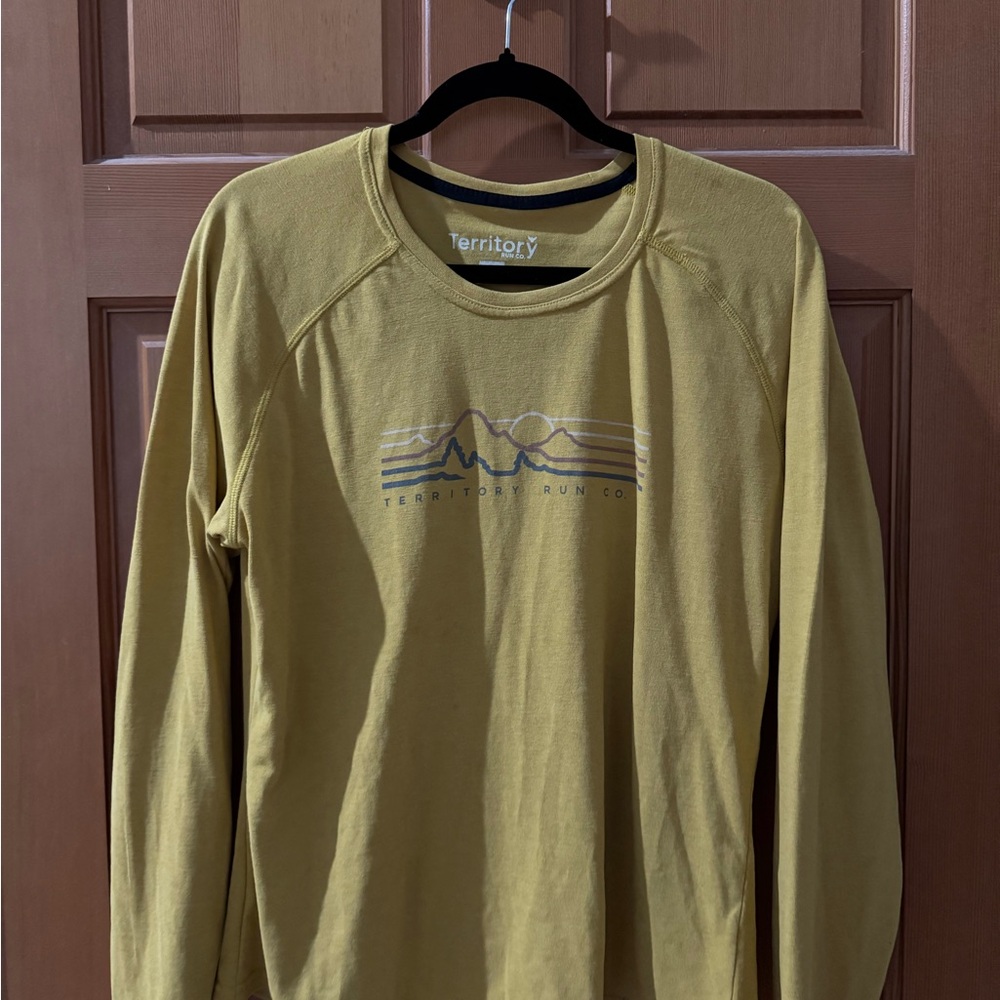 Territory run co running shirt